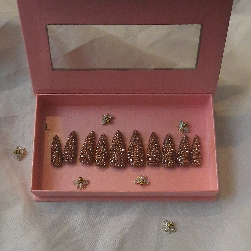 Lovful Nails In "Classic Golden"